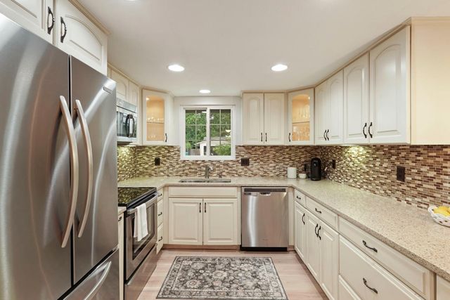 108 Ridge Dr, Lodi, CA 95240