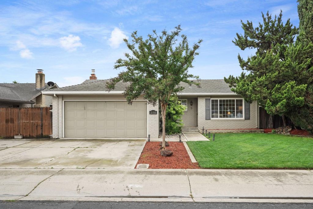 108 Ridge Dr, Lodi, CA 95240