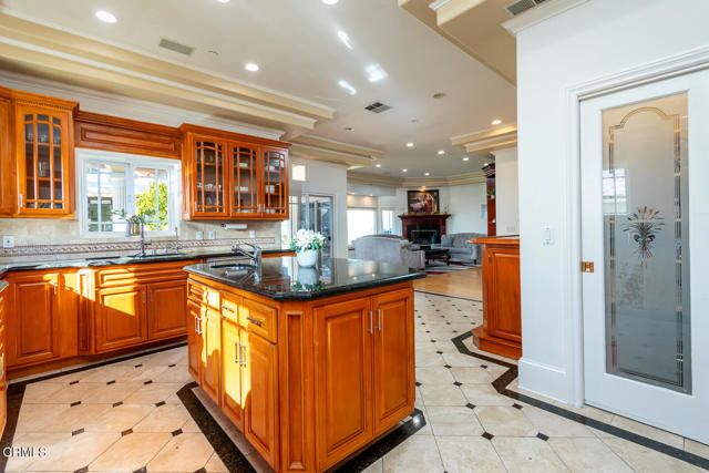 1075 E Tujunga Avenue, Burbank, CA 91501