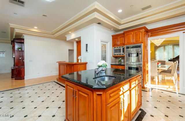 1075 E Tujunga Avenue, Burbank, CA 91501