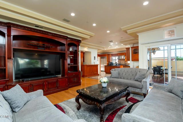 1075 E Tujunga Avenue, Burbank, CA 91501