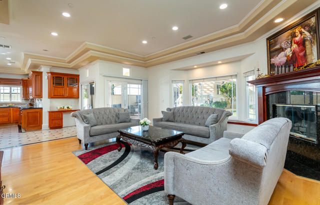 1075 E Tujunga Avenue, Burbank, CA 91501