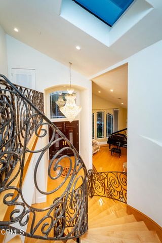 1075 E Tujunga Avenue, Burbank, CA 91501