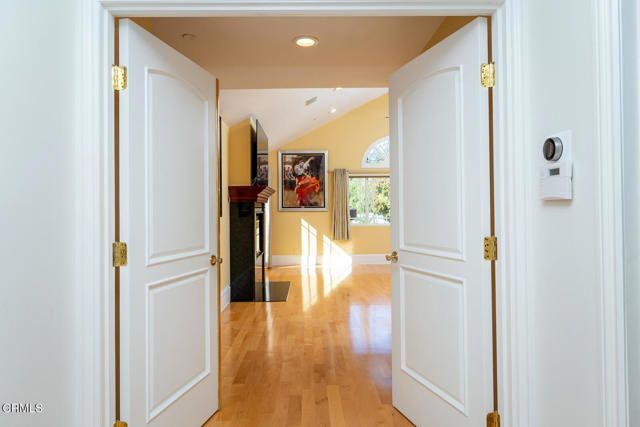 1075 E Tujunga Avenue, Burbank, CA 91501