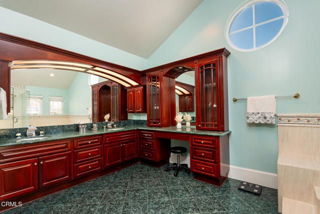 1075 E Tujunga Avenue, Burbank, CA 91501