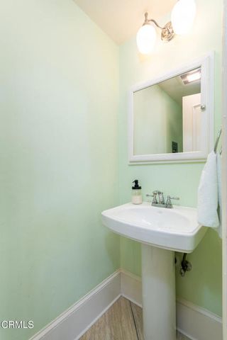 1075 E Tujunga Avenue, Burbank, CA 91501