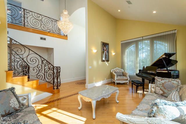 1075 E Tujunga Avenue, Burbank, CA 91501