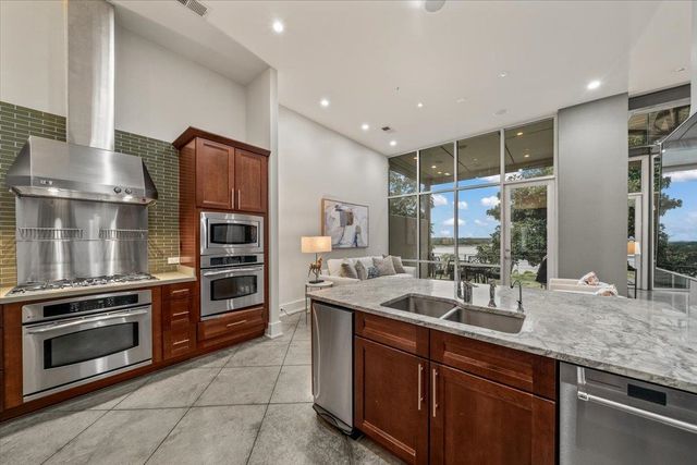 555 MAGNOLIA MOUND DR, Memphis, TN 38103