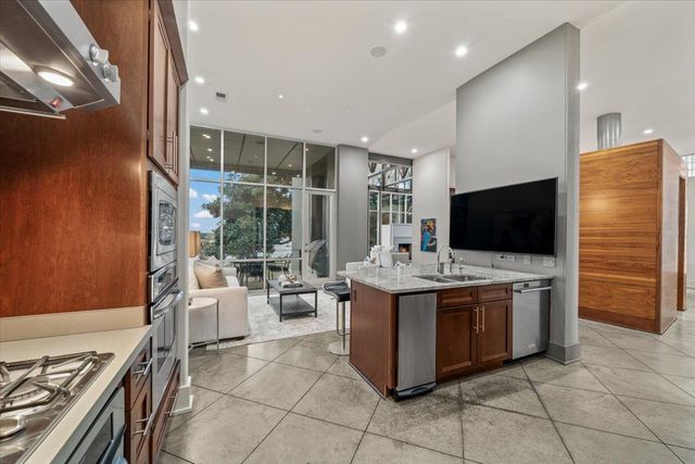 555 MAGNOLIA MOUND DR, Memphis, TN 38103