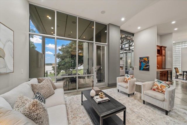 555 MAGNOLIA MOUND DR, Memphis, TN 38103