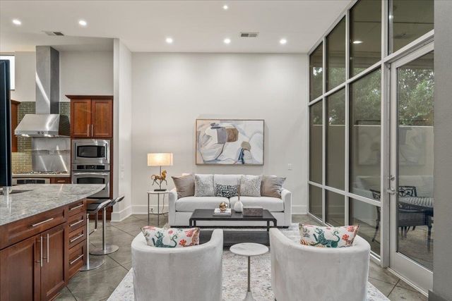 555 MAGNOLIA MOUND DR, Memphis, TN 38103