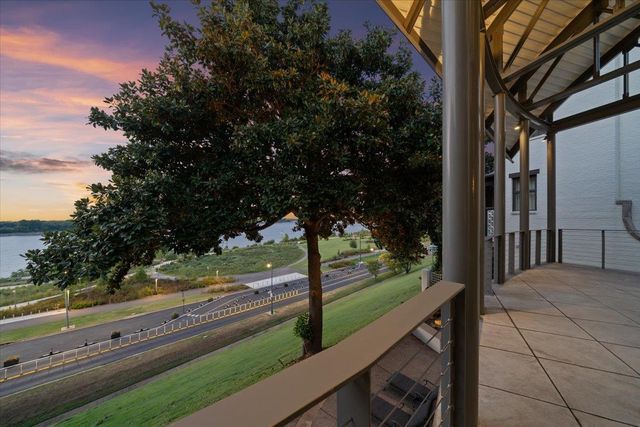 555 MAGNOLIA MOUND DR, Memphis, TN 38103