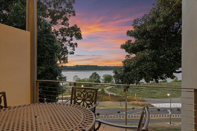 555 MAGNOLIA MOUND DR, Memphis, TN 38103