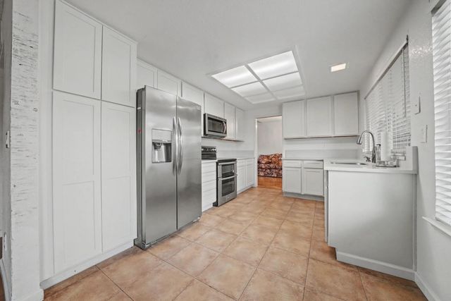 9960 Rio Cosumnes Cir, Elk Grove, CA 95624