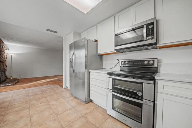 9960 Rio Cosumnes Cir, Elk Grove, CA 95624