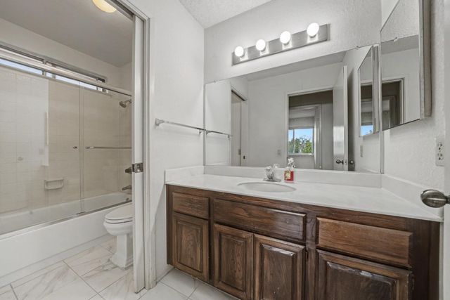 9960 Rio Cosumnes Cir, Elk Grove, CA 95624