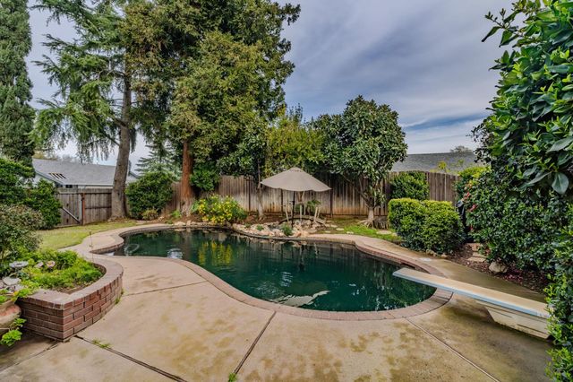 9960 Rio Cosumnes Cir, Elk Grove, CA 95624