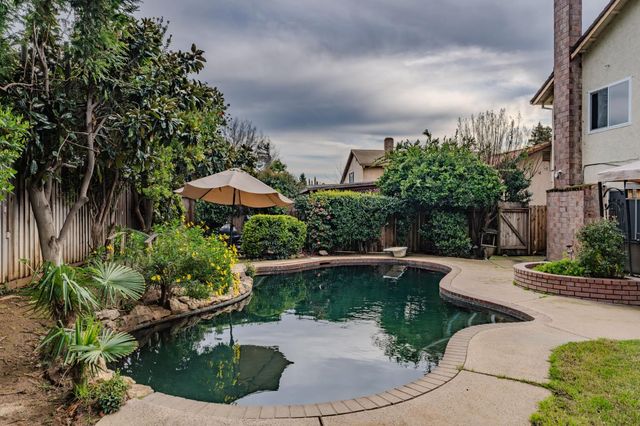 9960 Rio Cosumnes Cir, Elk Grove, CA 95624