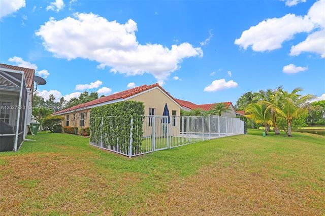 873 Sand Creek Cir, Weston, FL 33327