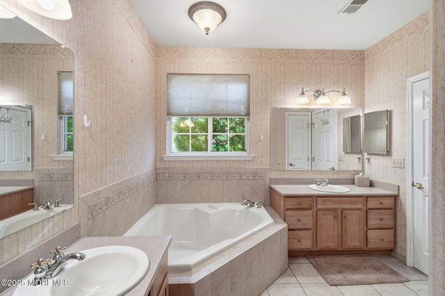 40 Mission Way, Barnegat, NJ 08005