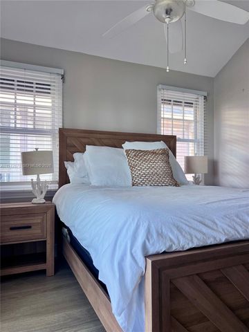 5017 Sunset Village Dr, Duck, FL 33050