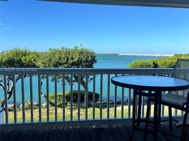 5017 Sunset Village Dr, Duck, FL 33050