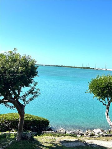 5017 Sunset Village Dr, Duck, FL 33050