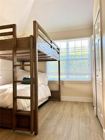 5017 Sunset Village Dr, Duck, FL 33050