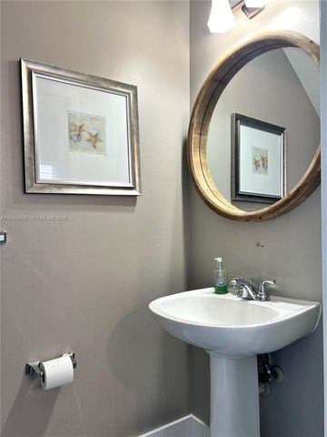 5017 Sunset Village Dr, Duck, FL 33050