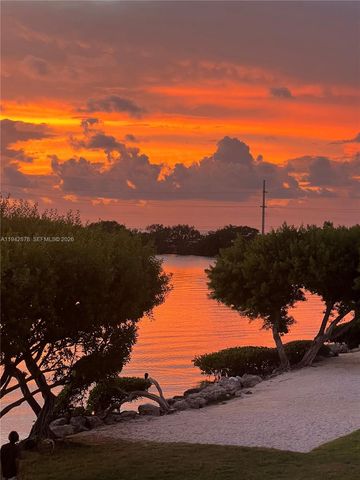 5017 Sunset Village Dr, Duck, FL 33050