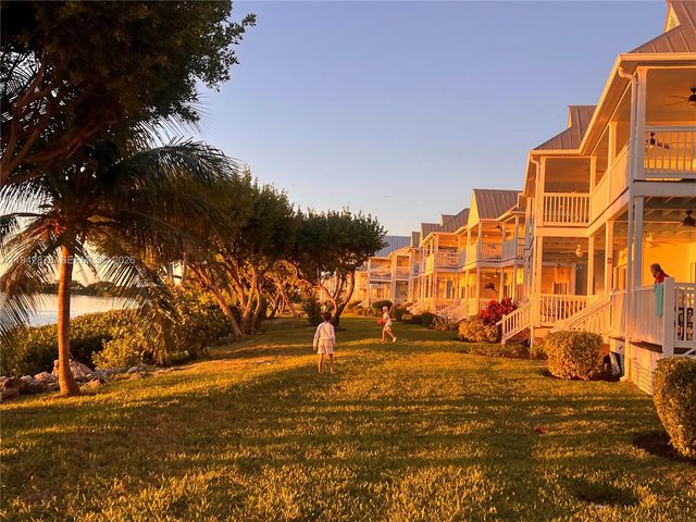 5017 Sunset Village Dr, Duck, FL 33050