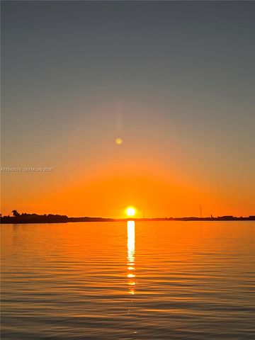 5017 Sunset Village Dr, Duck, FL 33050