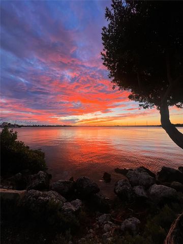 5017 Sunset Village Dr, Duck, FL 33050