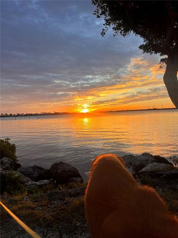 5017 Sunset Village Dr, Duck, FL 33050