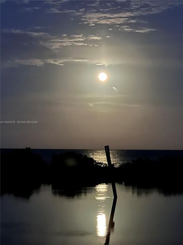 5017 Sunset Village Dr, Duck, FL 33050