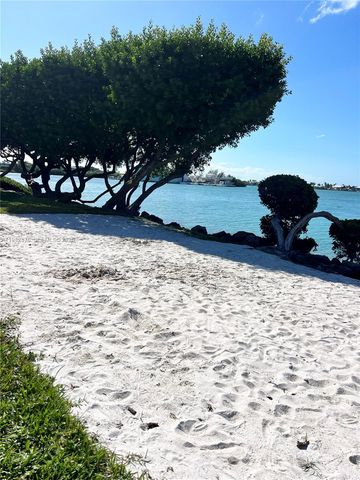 5017 Sunset Village Dr, Duck, FL 33050