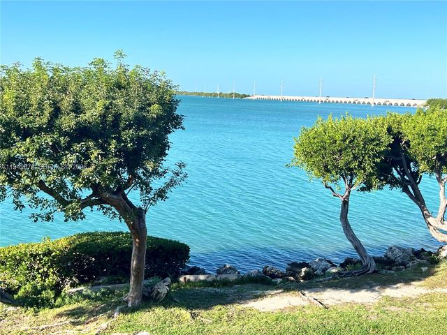 5017 Sunset Village Dr, Duck, FL 33050