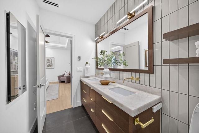 407 University Avenue, Los Gatos, CA 95032