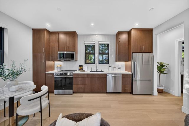 407 University Avenue, Los Gatos, CA 95032