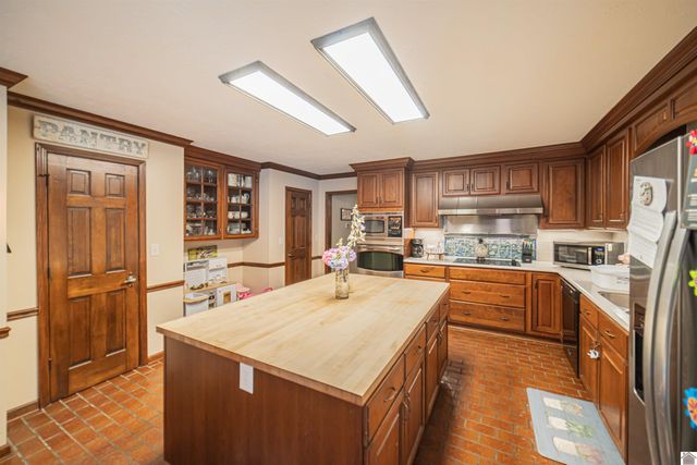 1279 Hedge Lane, Paducah, KY 42001
