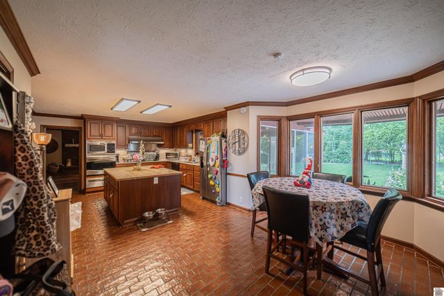 1279 Hedge Lane, Paducah, KY 42001