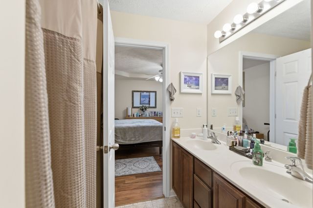 4053 George Buchanan Dr, La Vergne, TN 37086