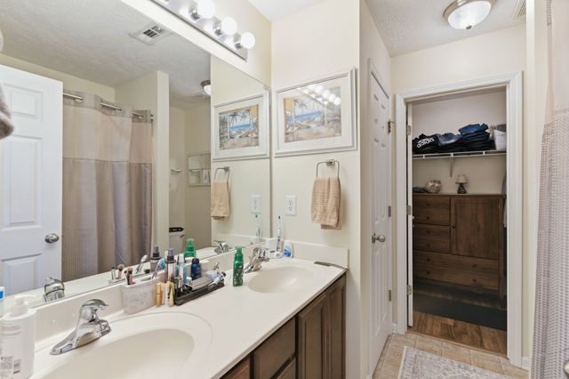 4053 George Buchanan Dr, La Vergne, TN 37086