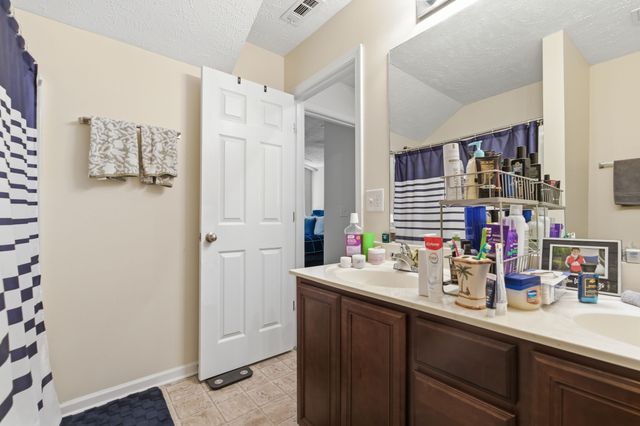 4053 George Buchanan Dr, La Vergne, TN 37086
