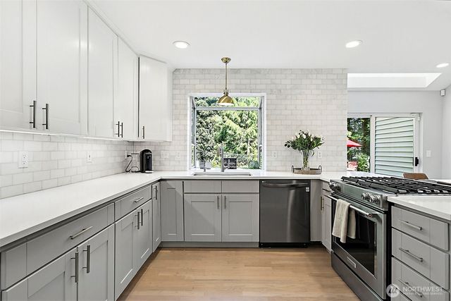 1115 Hemlock Avenue SW, North Bend, WA 98045