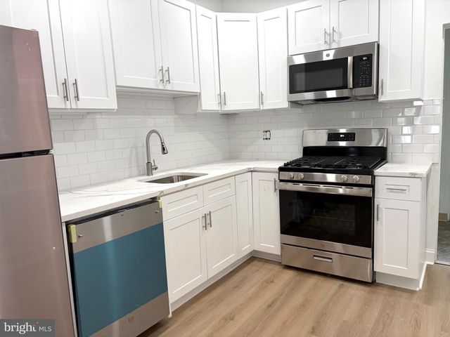 320 POWELL ST, Gloucester City, NJ 08030