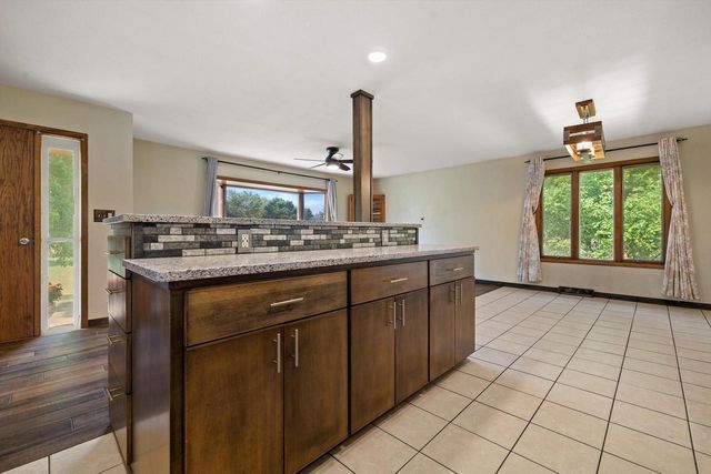 S76W31156 Century DRIVE, Mukwonago, WI 53149
