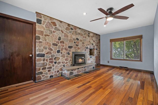 S76W31156 Century DRIVE, Mukwonago, WI 53149