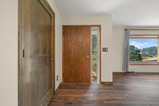 S76W31156 Century DRIVE, Mukwonago, WI 53149