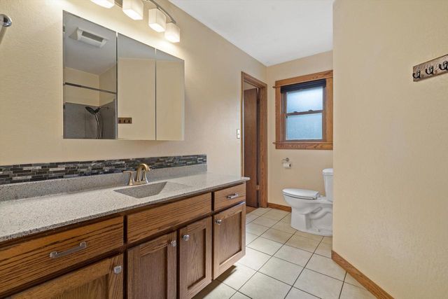 S76W31156 Century DRIVE, Mukwonago, WI 53149